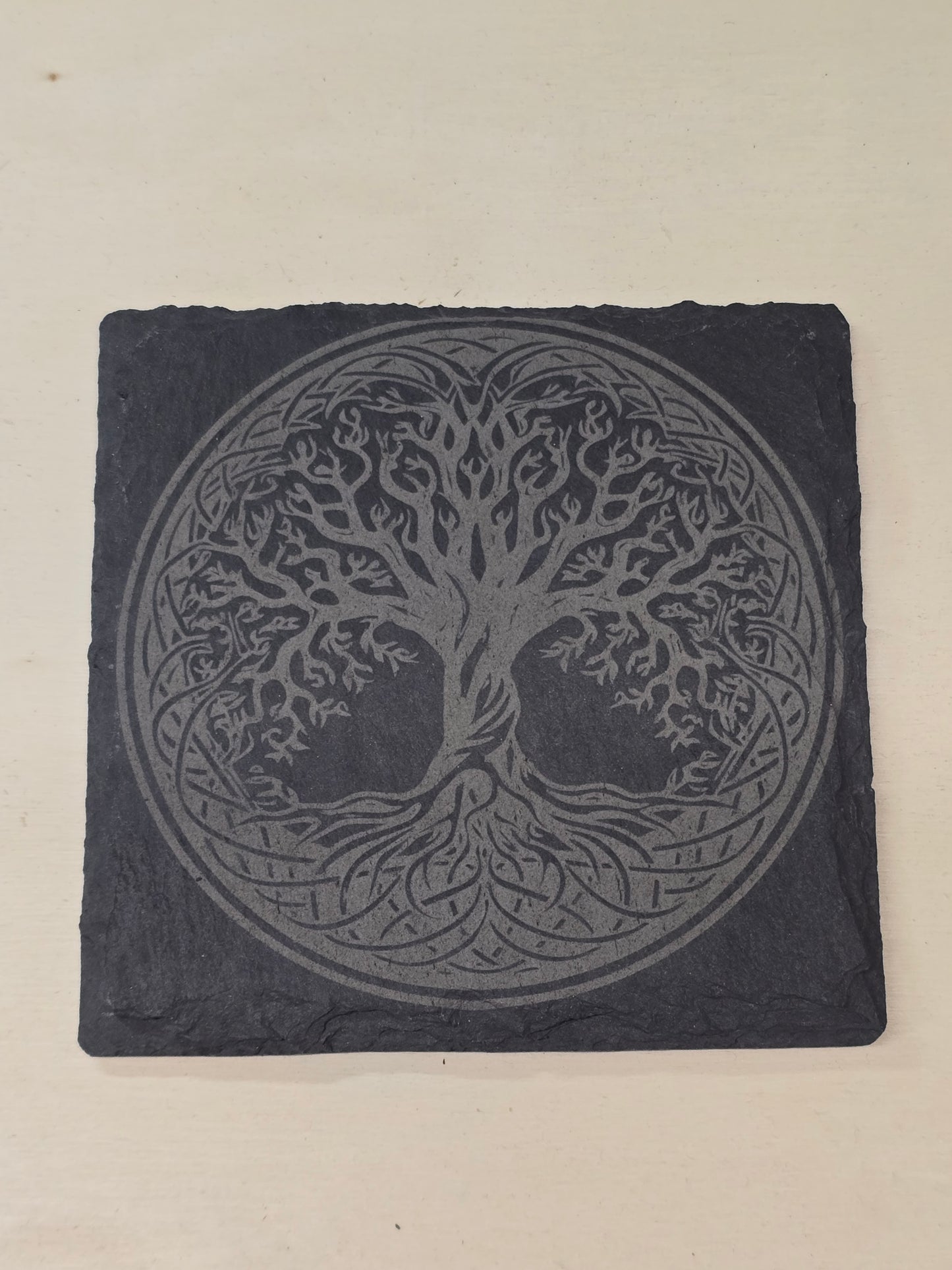 Schieferuntersetzer mit Lebensbaum (Night) – gravierter Tree of Life | Handgemacht & naturbelassen