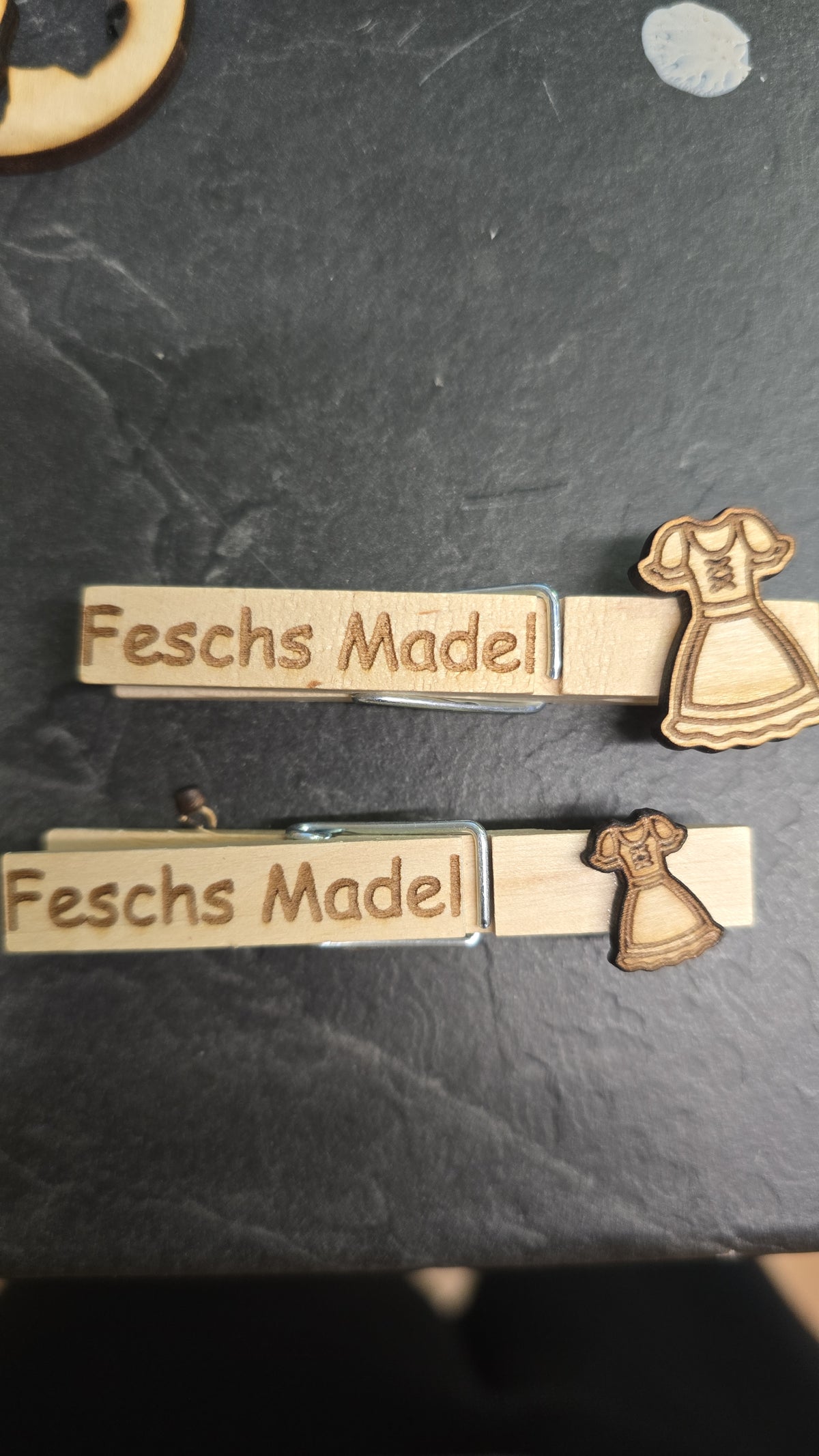 Holzklammern mit Sprüchen als Gastgeschenk zum Oktoberfest