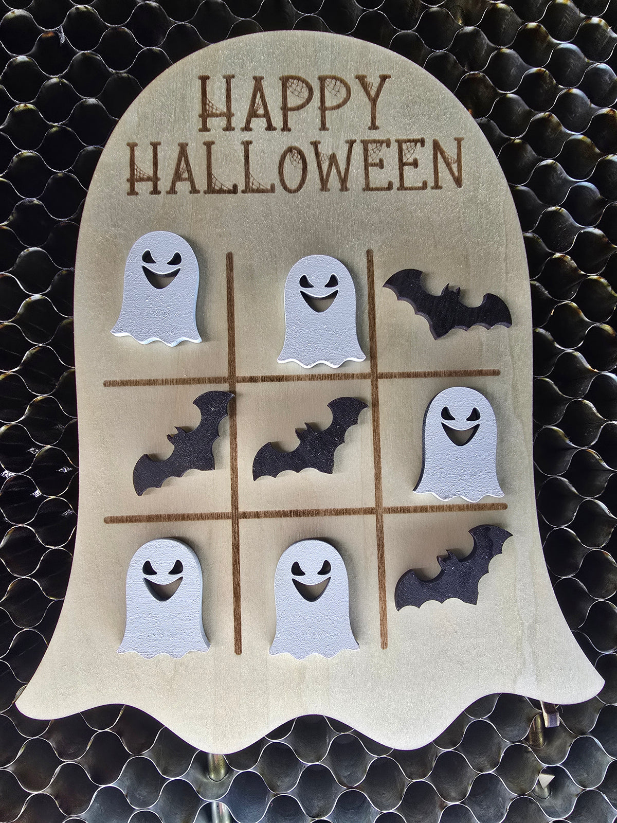 Halloween Tic Tac Toe aus Holz mit Geistern und Fledermäusen